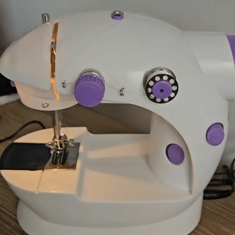 MINI MAQUINA DE COSER PROFESIONAL. ARREGLOS RÁPIDOS